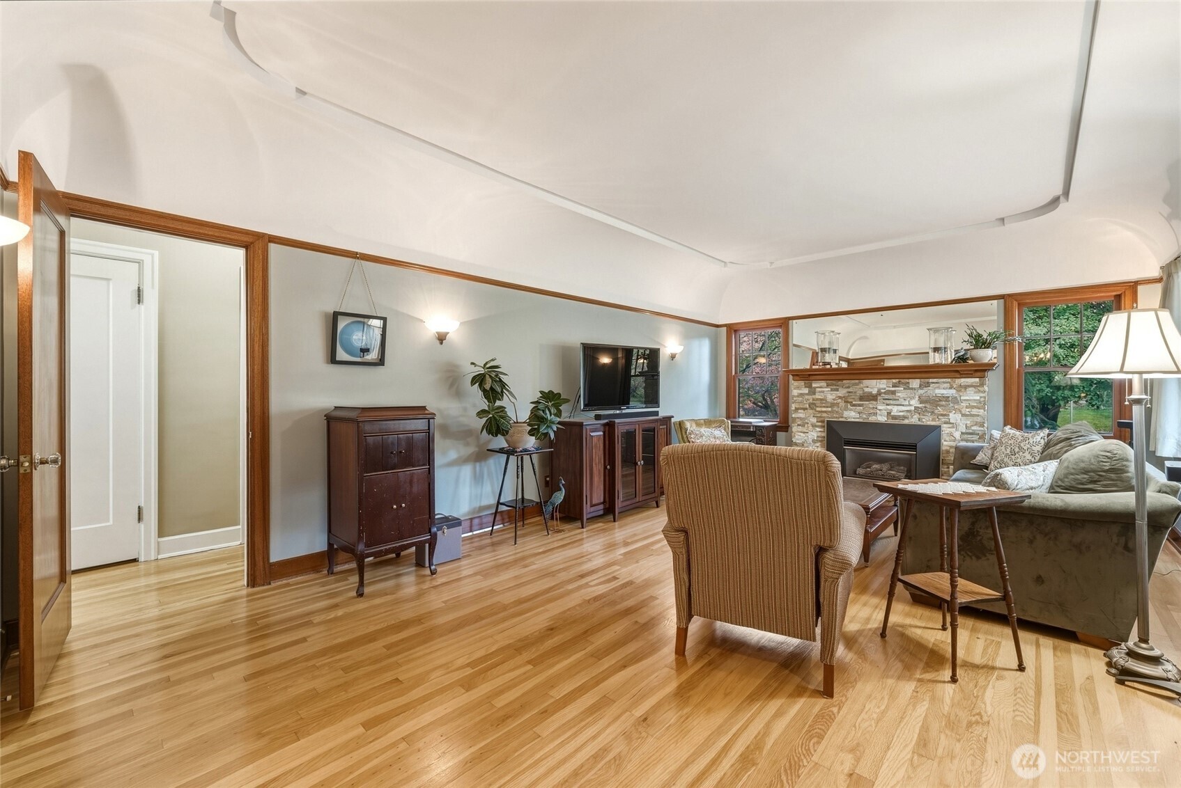 641 University Street Property Photo 3