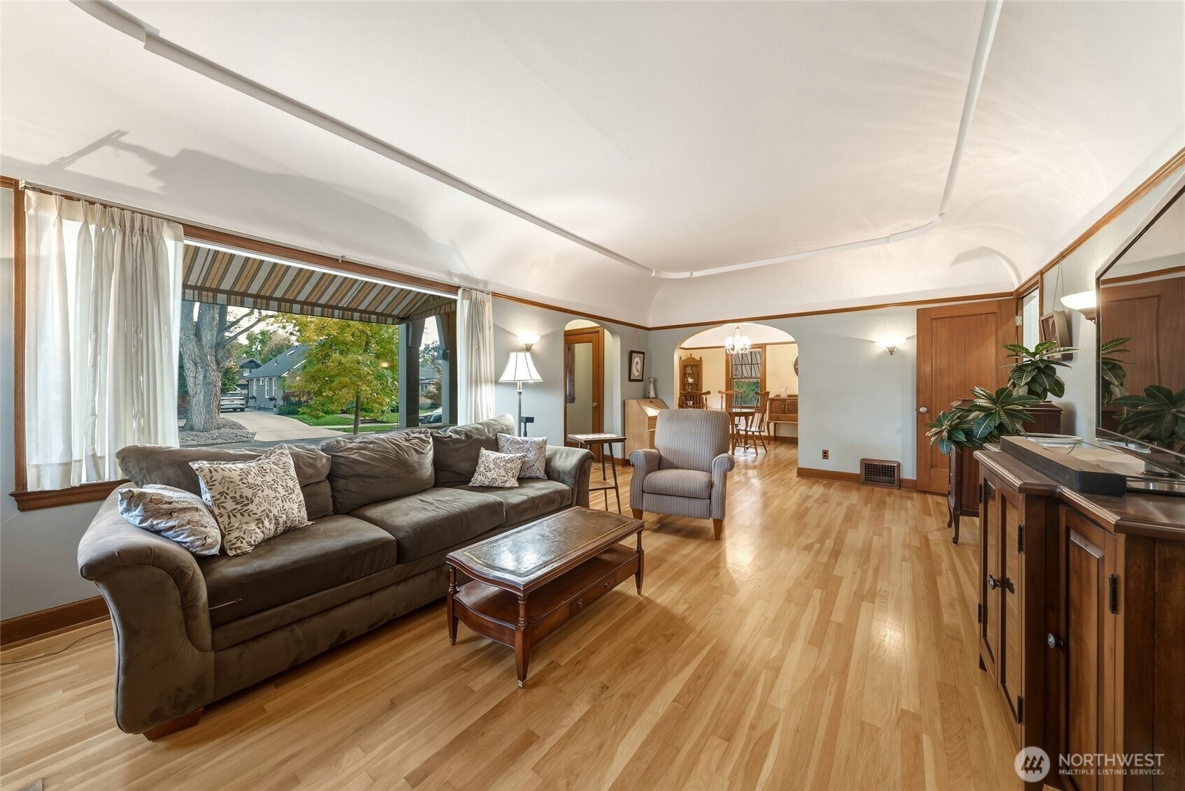 641 University Street Property Photo 4