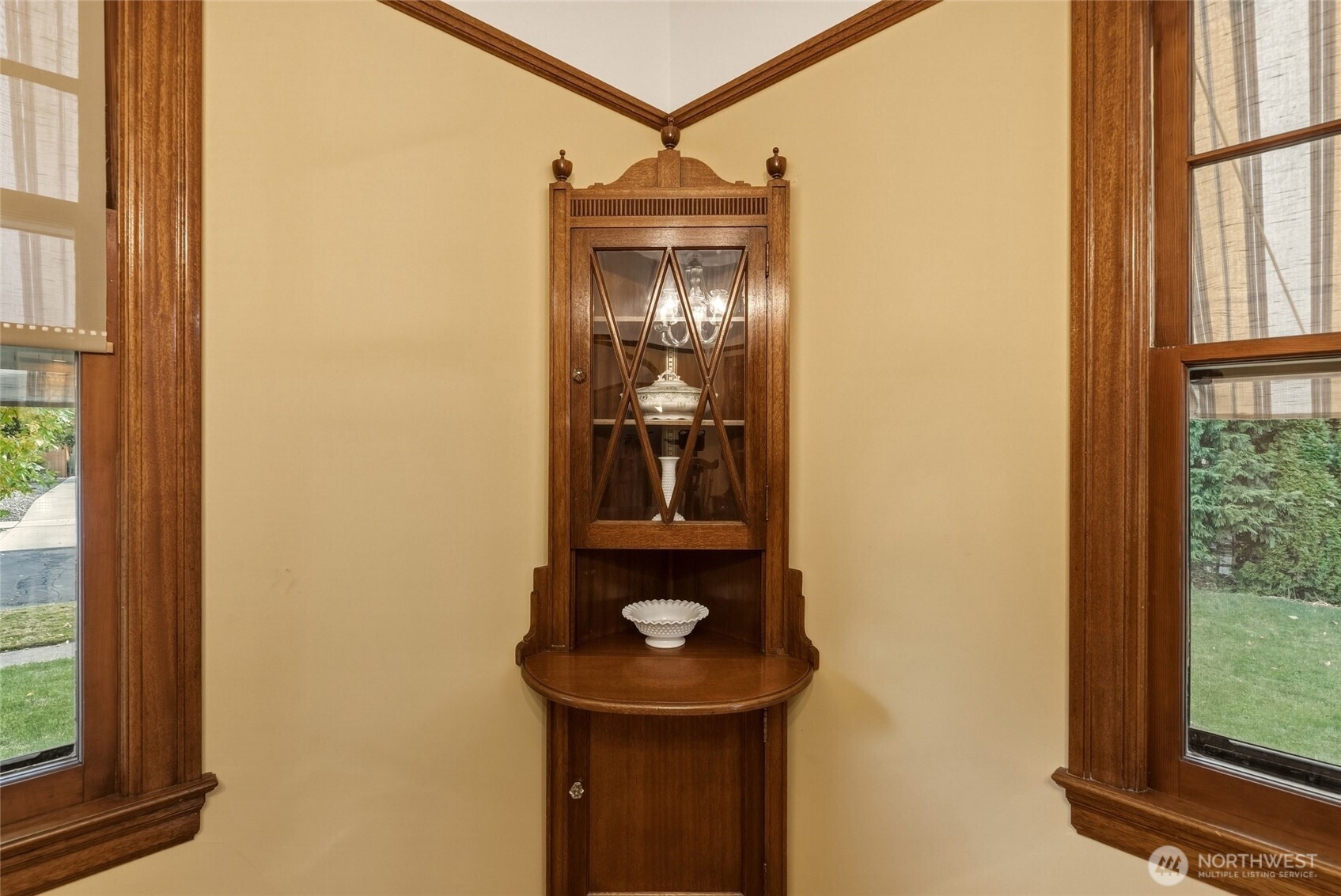 641 University Street Property Photo 9