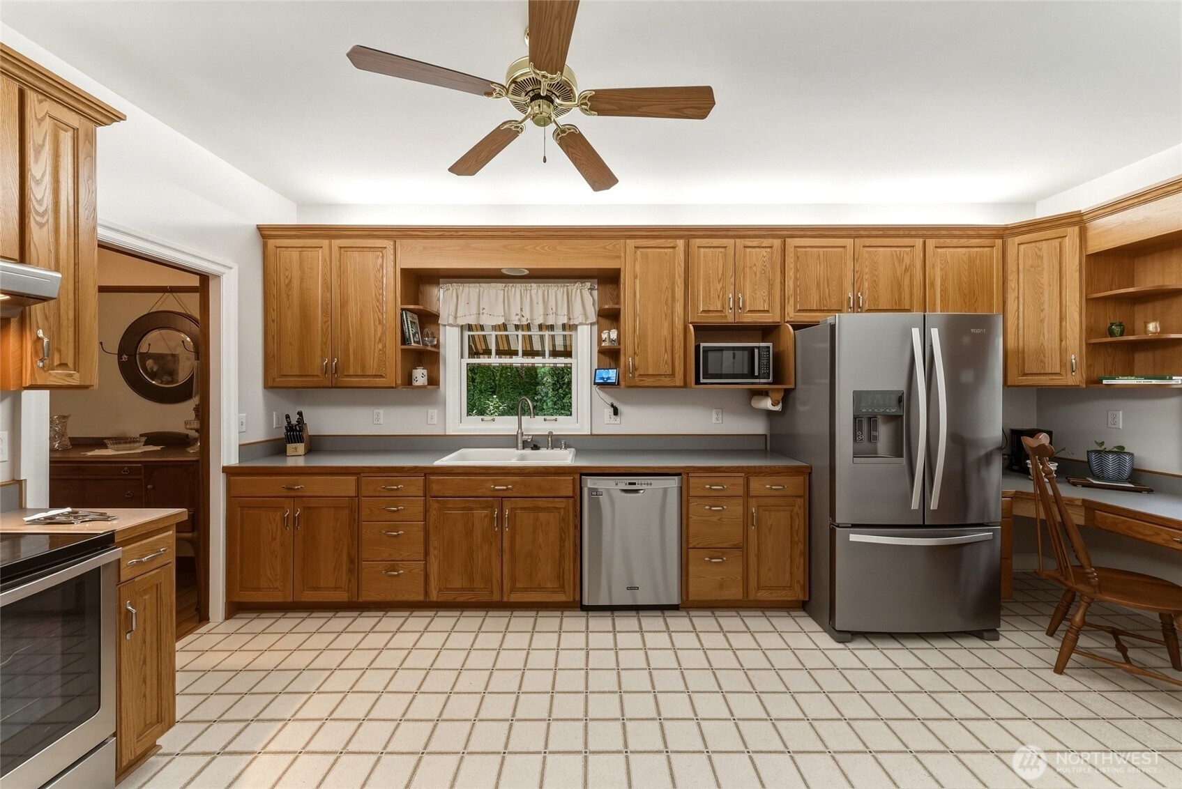 641 University Street Property Photo 11