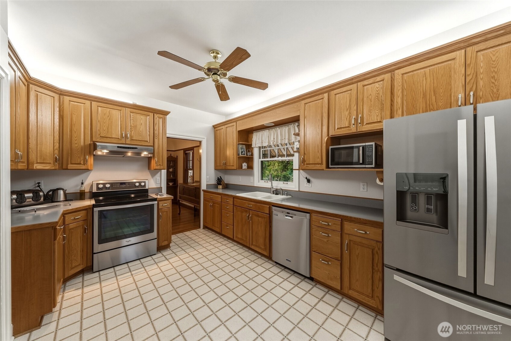 641 University Street Property Photo 12