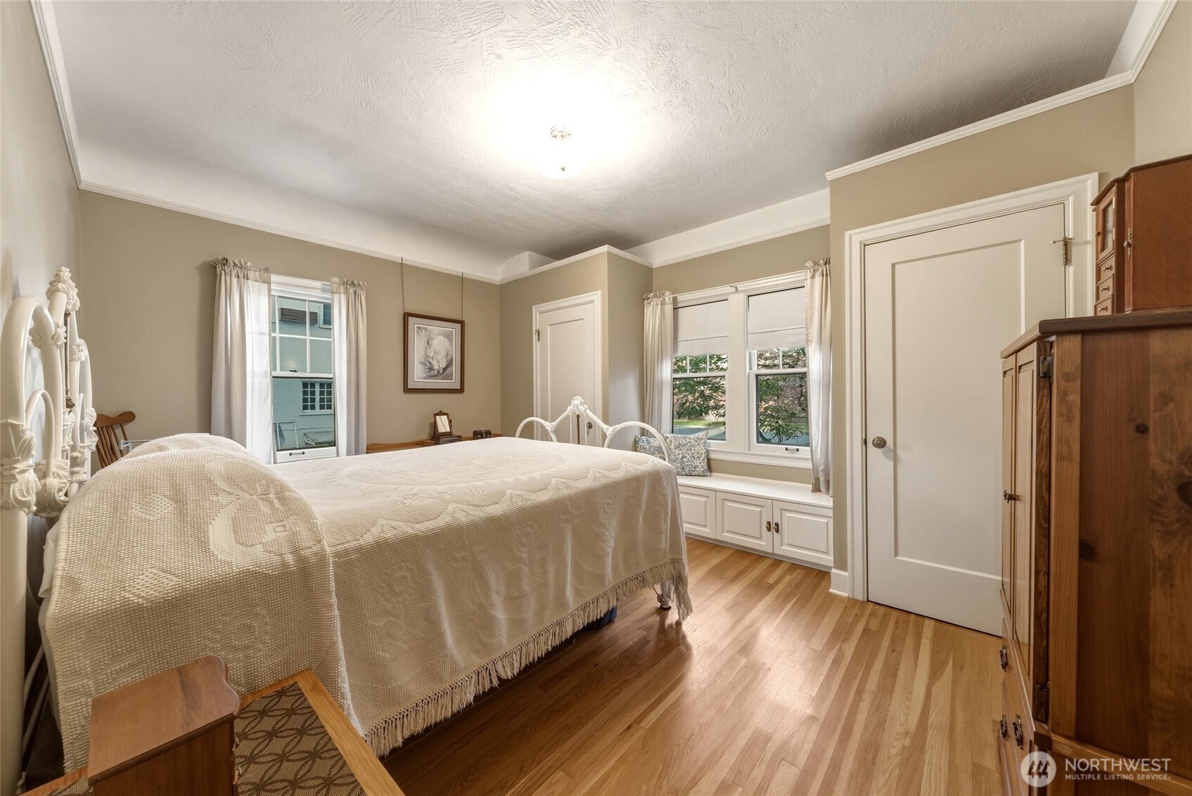 641 University Street Property Photo 14