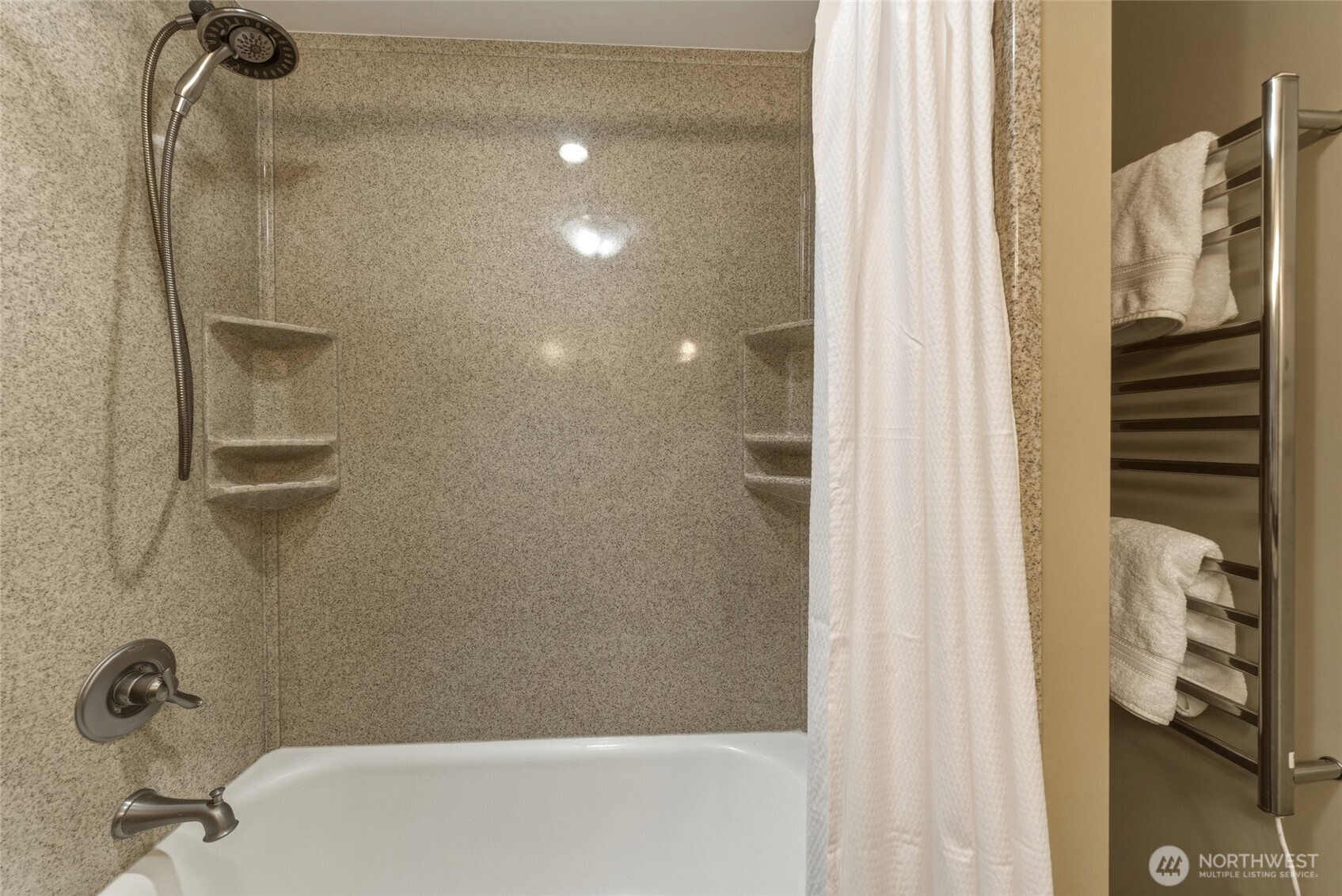 641 University Street Property Photo 18