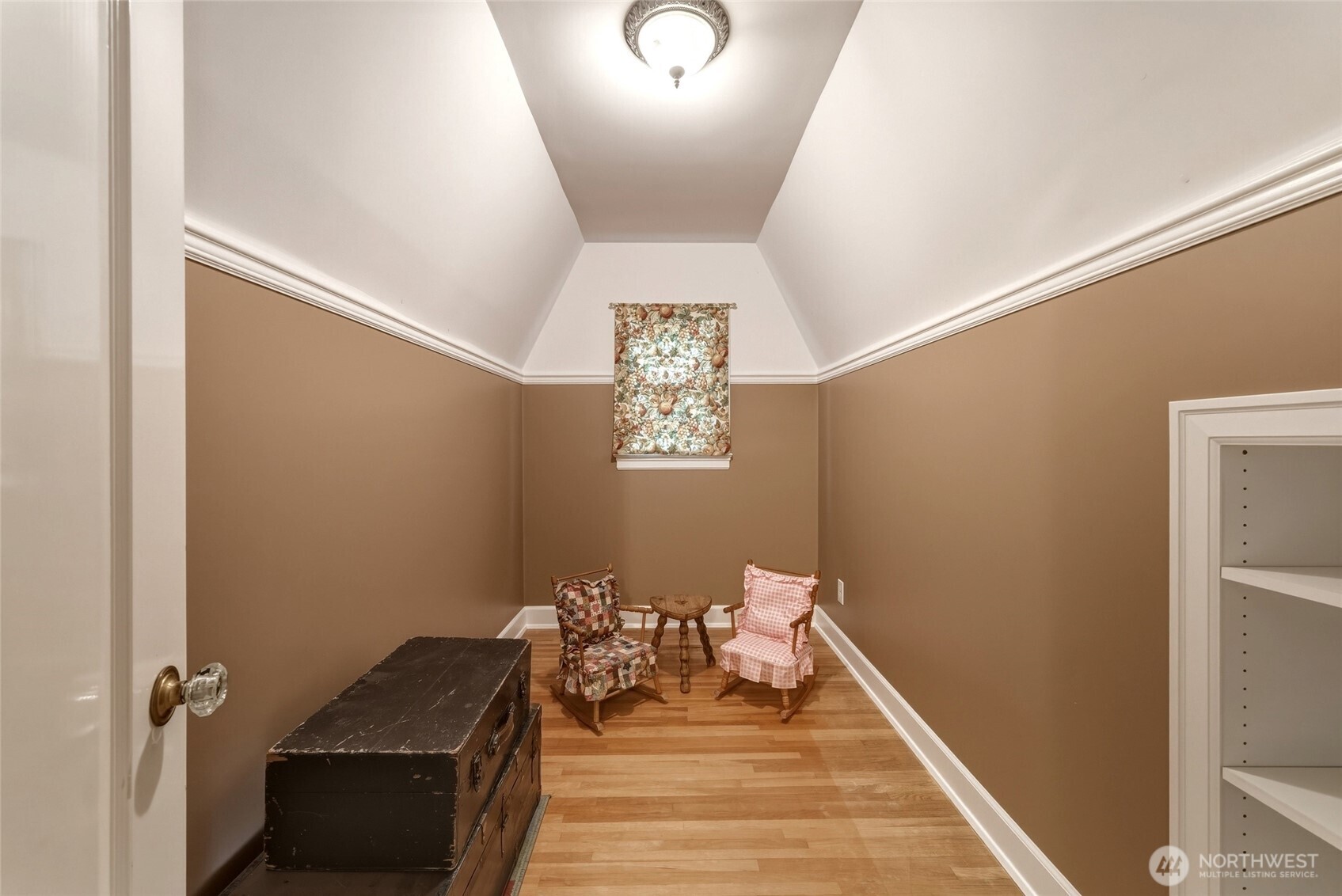 641 University Street Property Photo 21