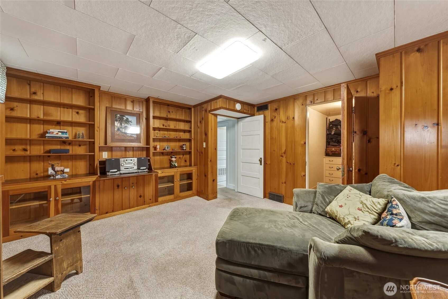 641 University Street Property Photo 28
