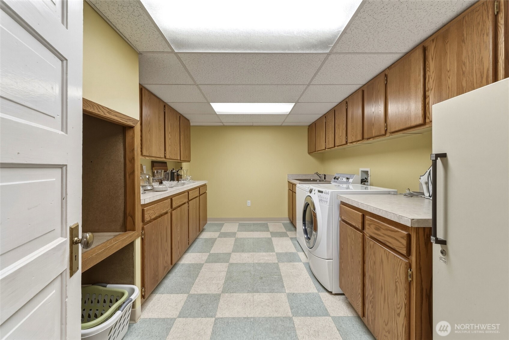 641 University Street Property Photo 32
