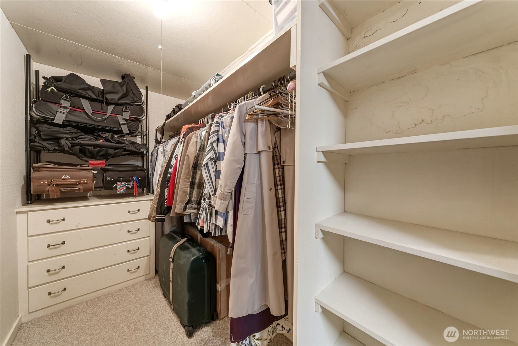 641 University Street Property Photo 33