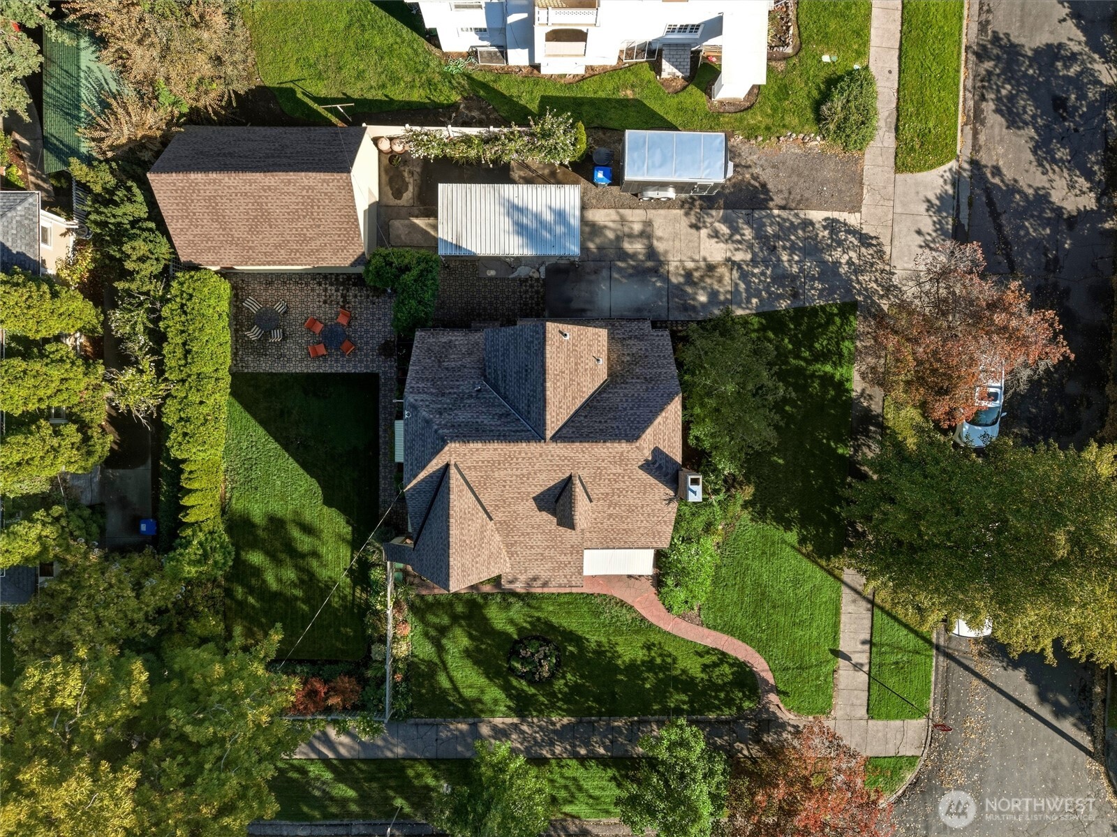 641 University Street Property Photo 39