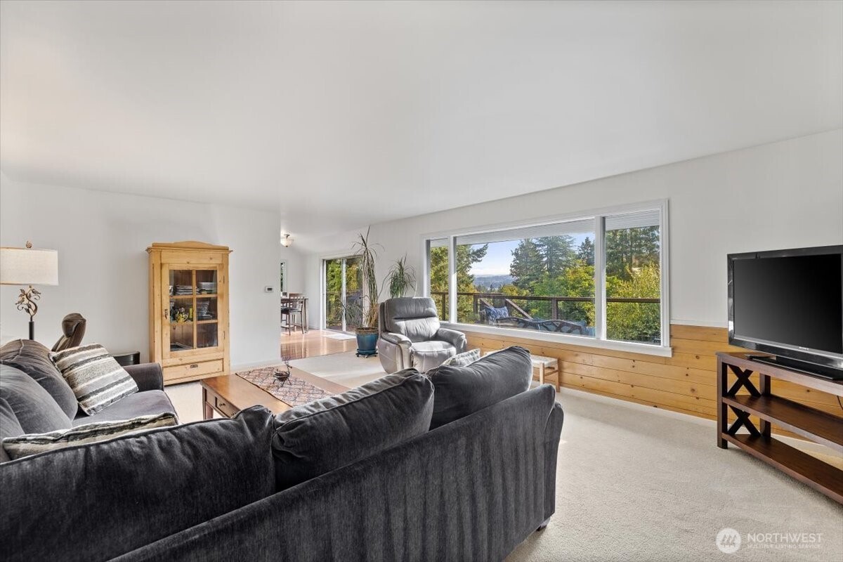 17024 32nd Avenue Property Photo 8