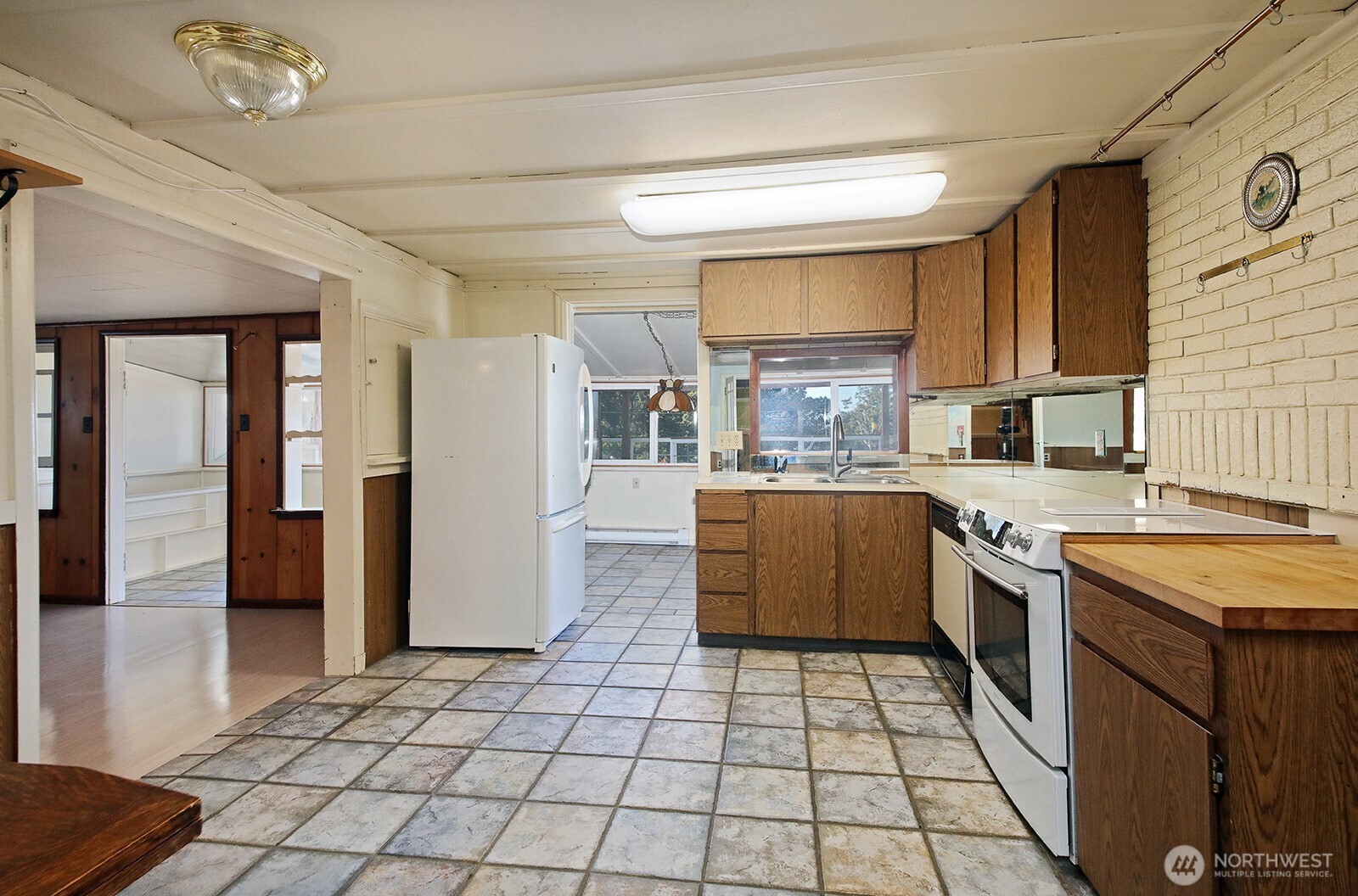 5995 Woodard Avenue Property Photo 6