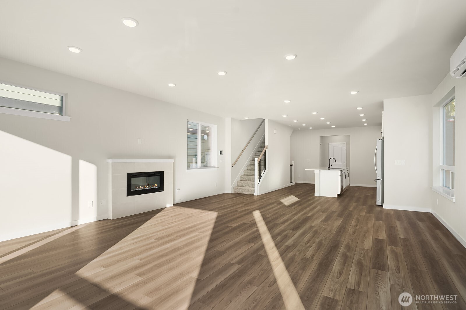 4027 Aberdeen Way Property Photo 6