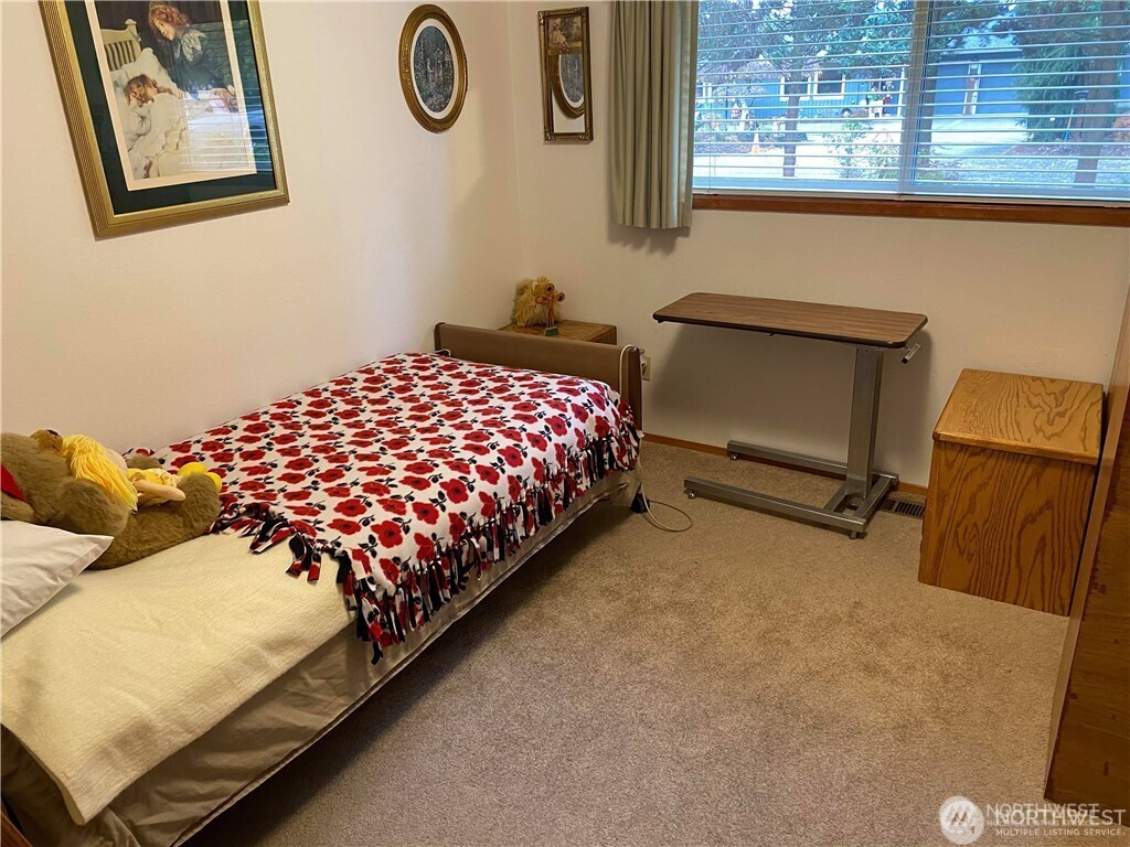 2592019 Property Photo 7