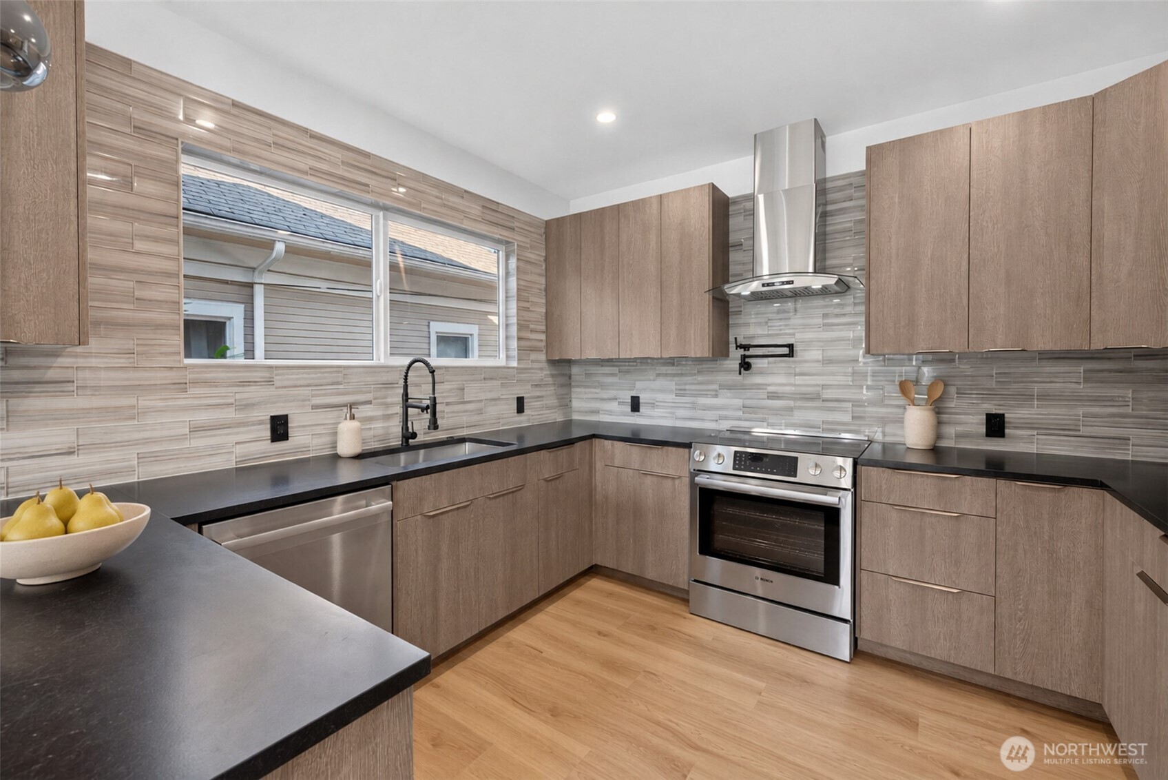 5520 Brooklyn Avenue Property Photo 6