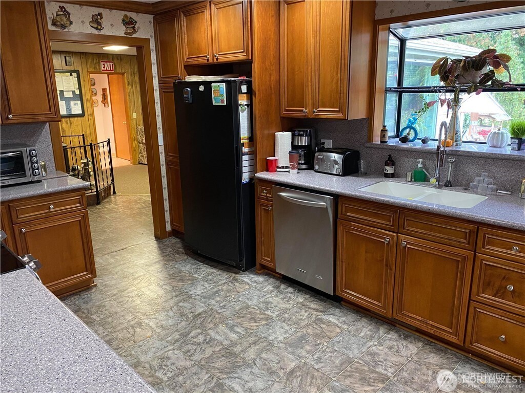 2592040 Property Photo 2