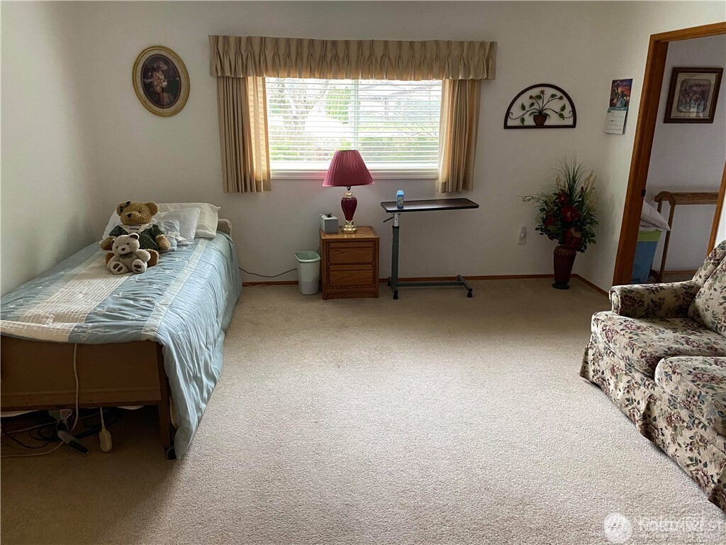 2592040 Property Photo 3