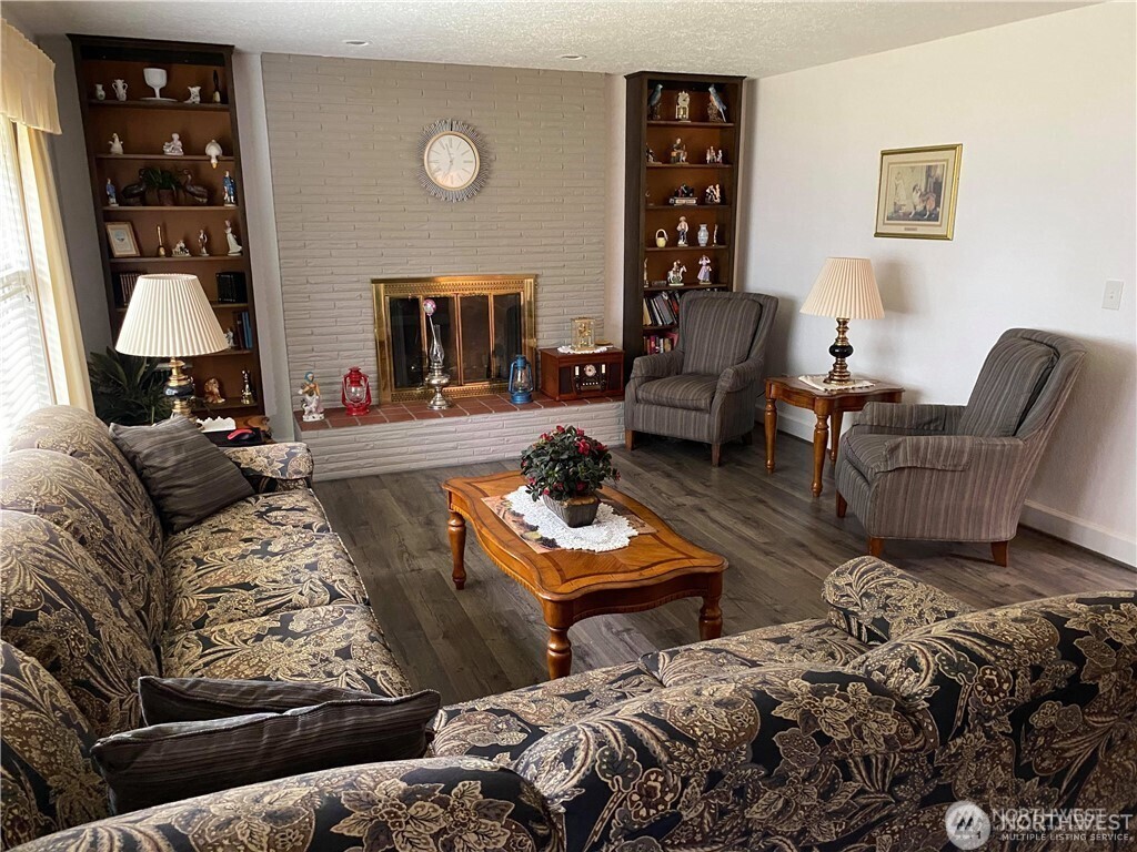 2592040 Property Photo 6