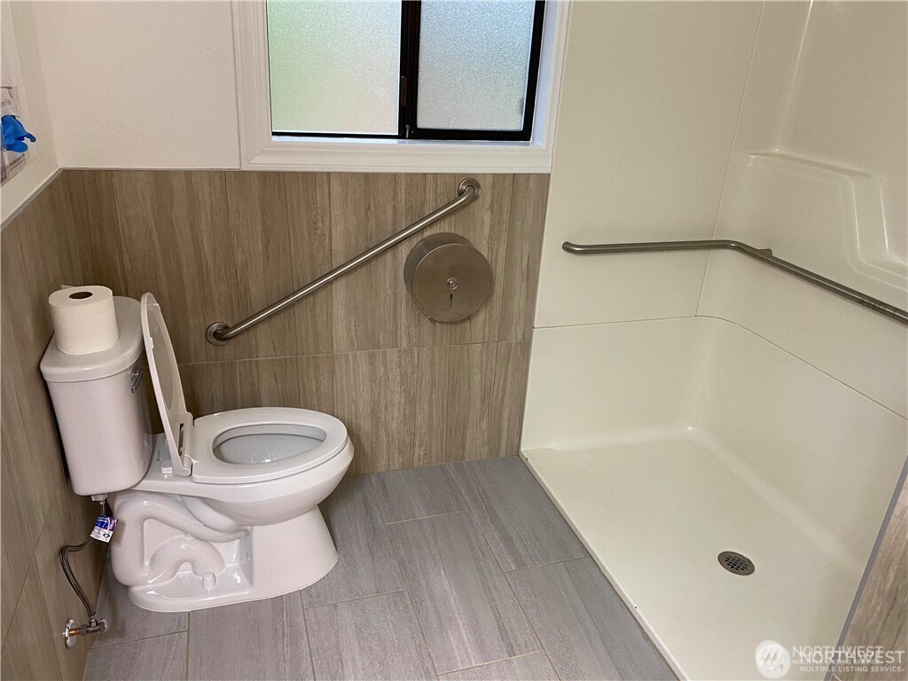 2592040 Property Photo 8