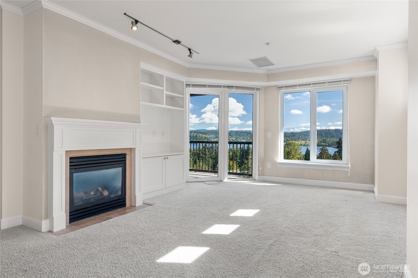18707 Se Newport Way 410 Property Photo 3