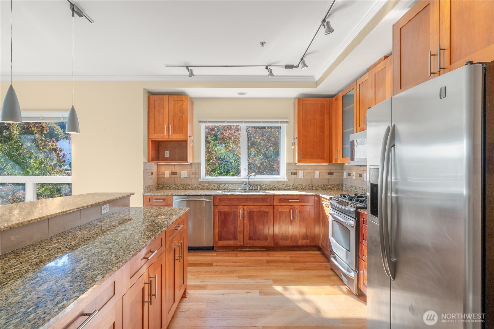 18707 Se Newport Way 410 Property Photo 5