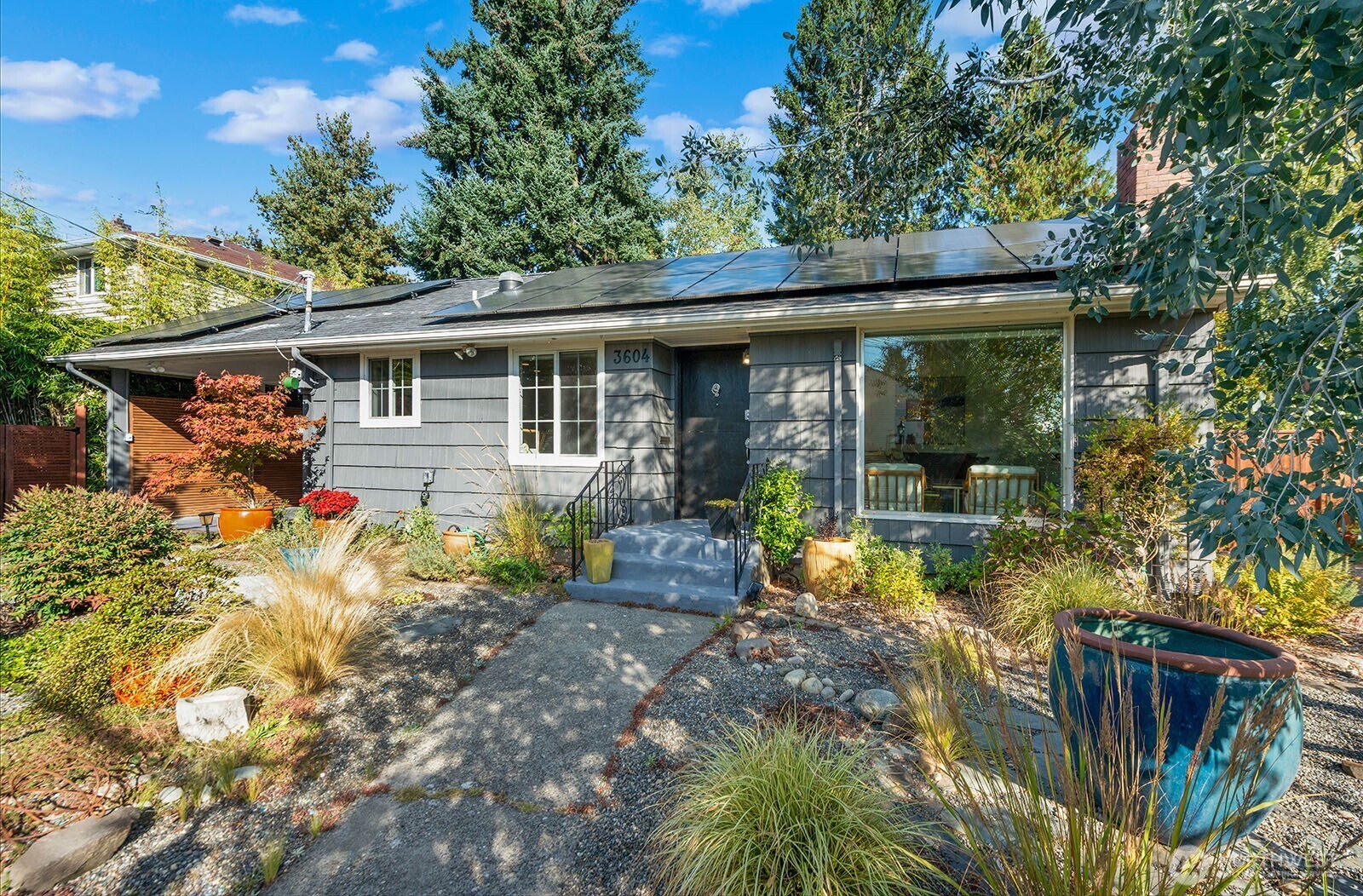 3604 SW Thistle Street Property Photo 1