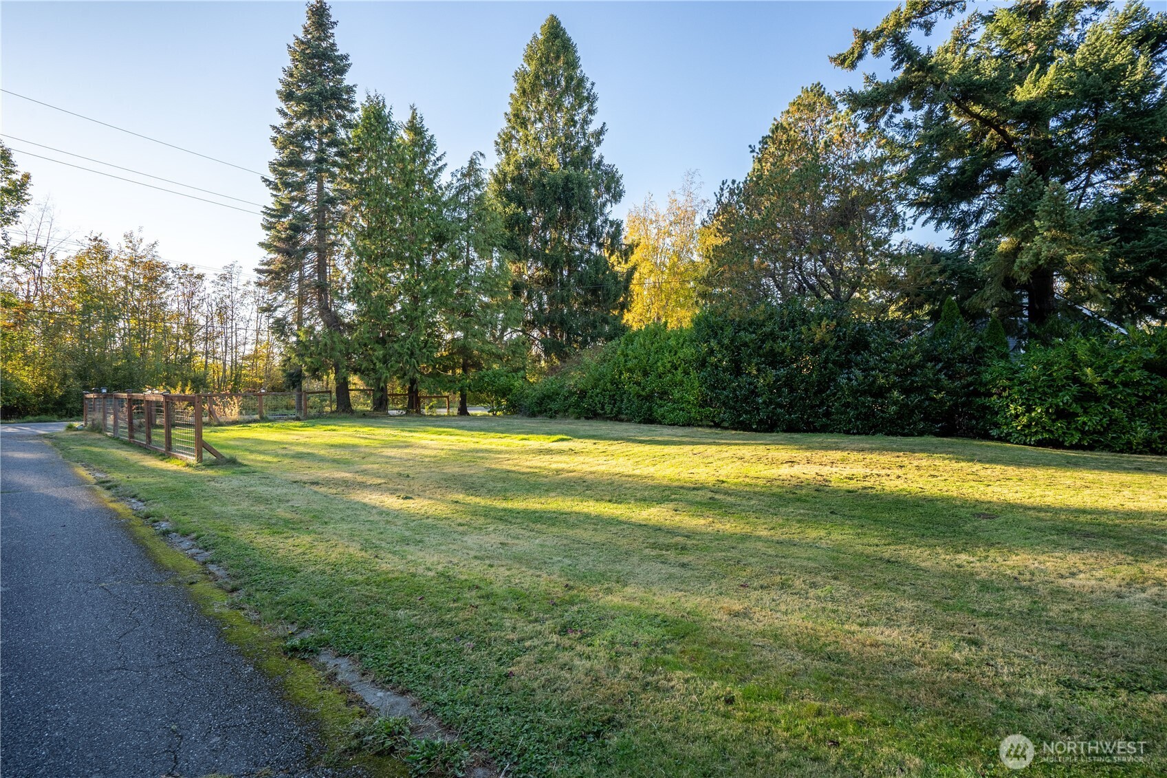 4258 Northwest Drive Property Photo 4