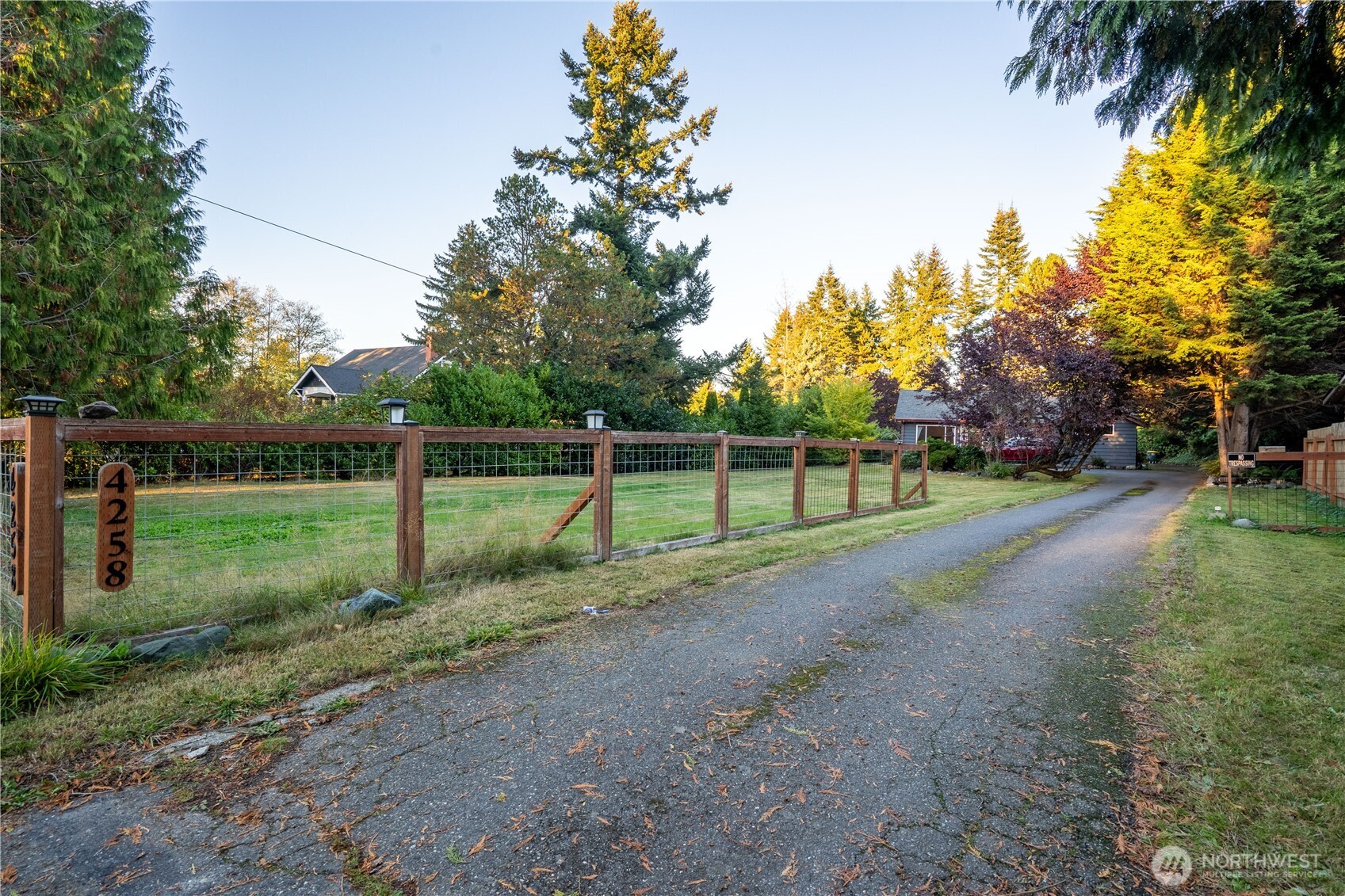 4258 Northwest Drive Property Photo 5