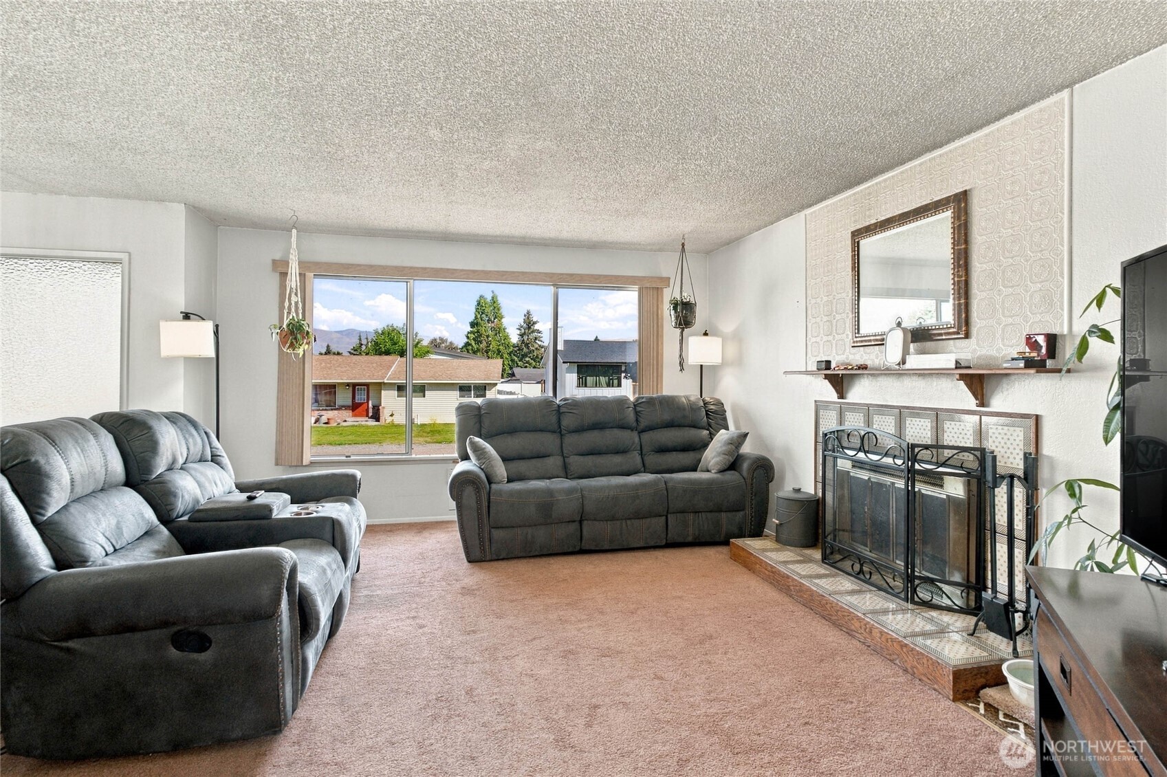 216 Broadmoor Street Property Photo 4