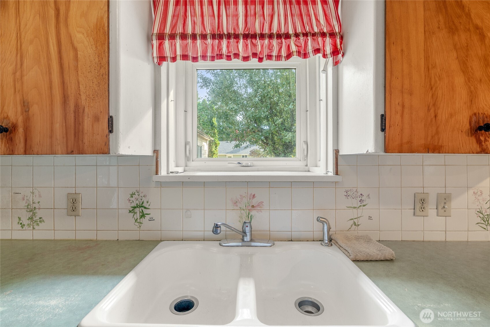 1211 N 173rd Street Property Photo 9