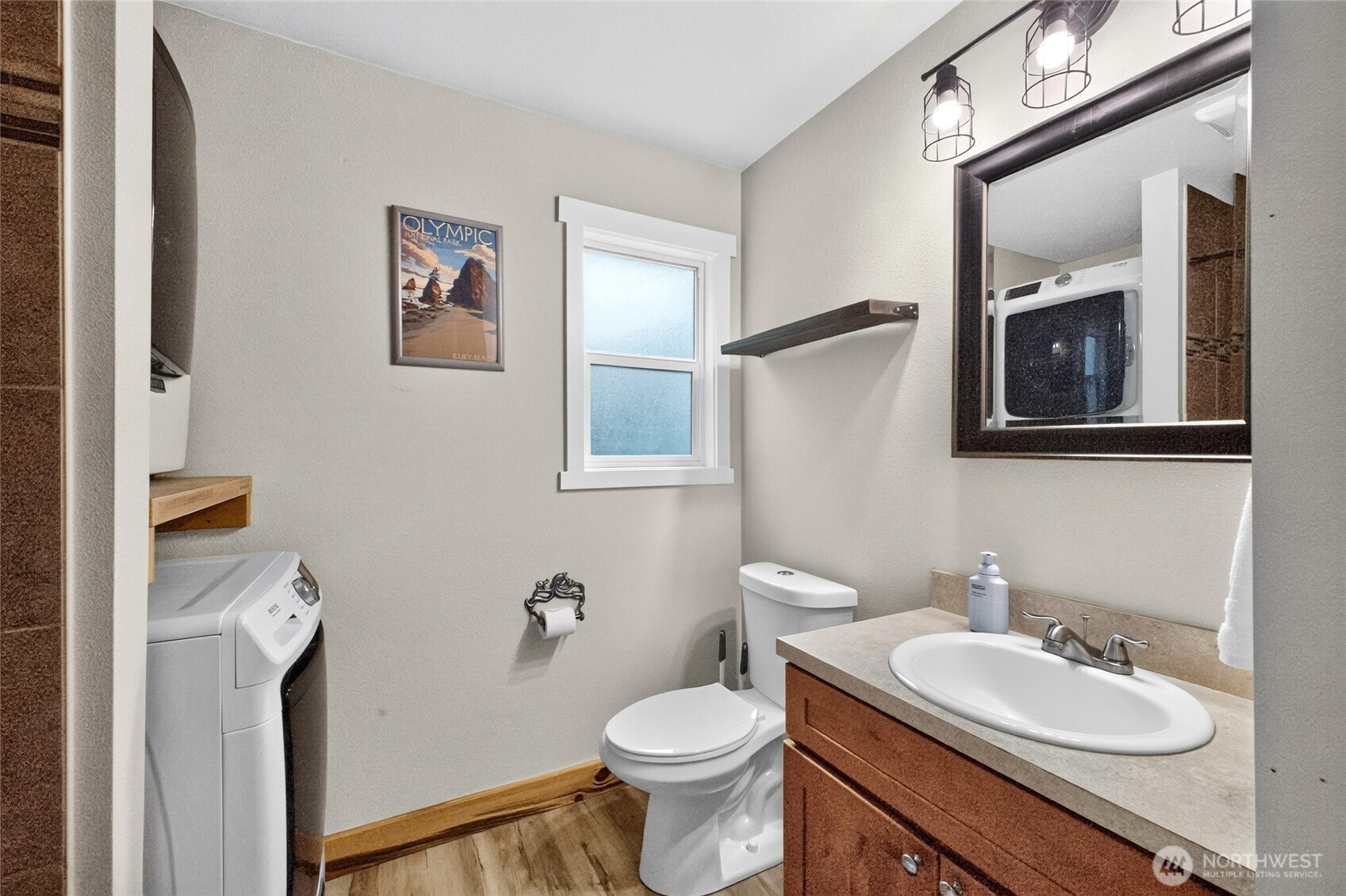 400 Henry St Property Photo 13
