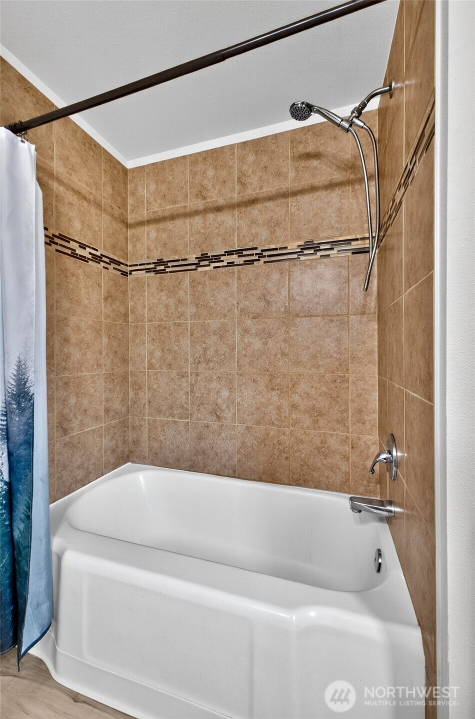 400 Henry St Property Photo 14