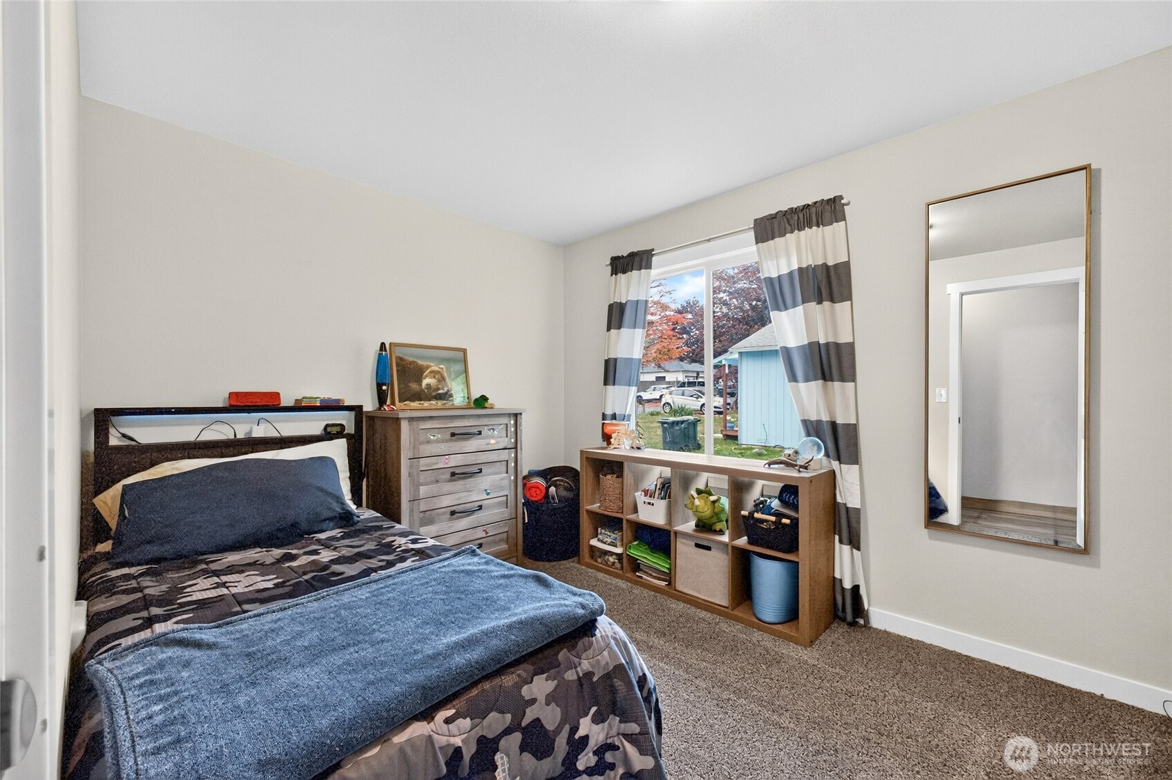 400 Henry St Property Photo 17
