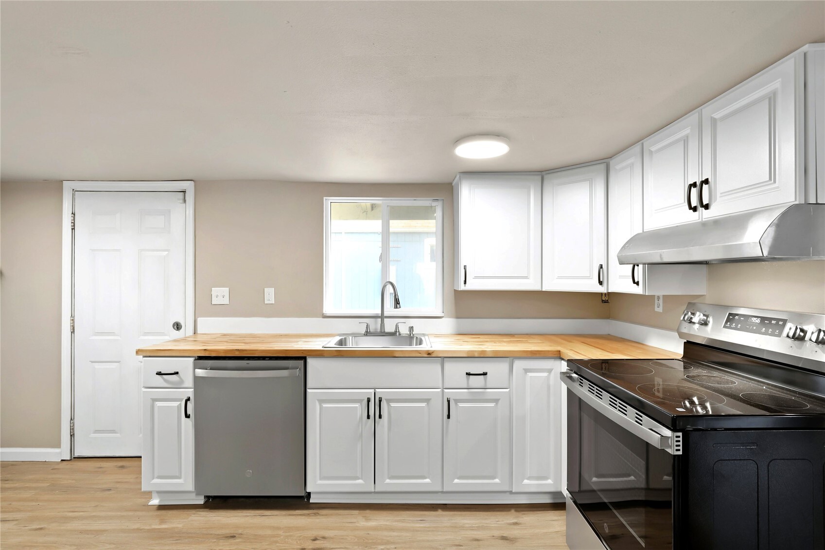 1318 West Street Property Photo 11