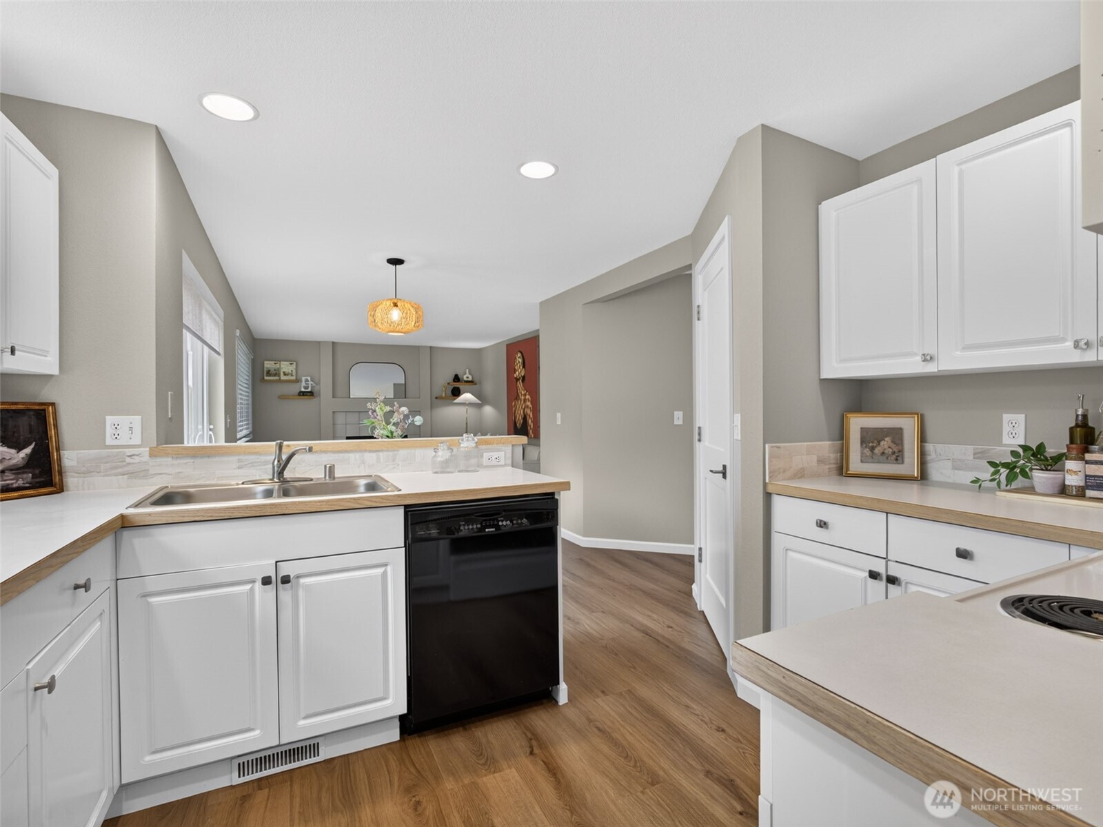 401 Randall Place Property Photo 12