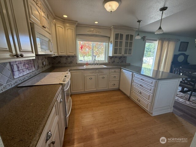20902 40th Avenue Property Photo 3