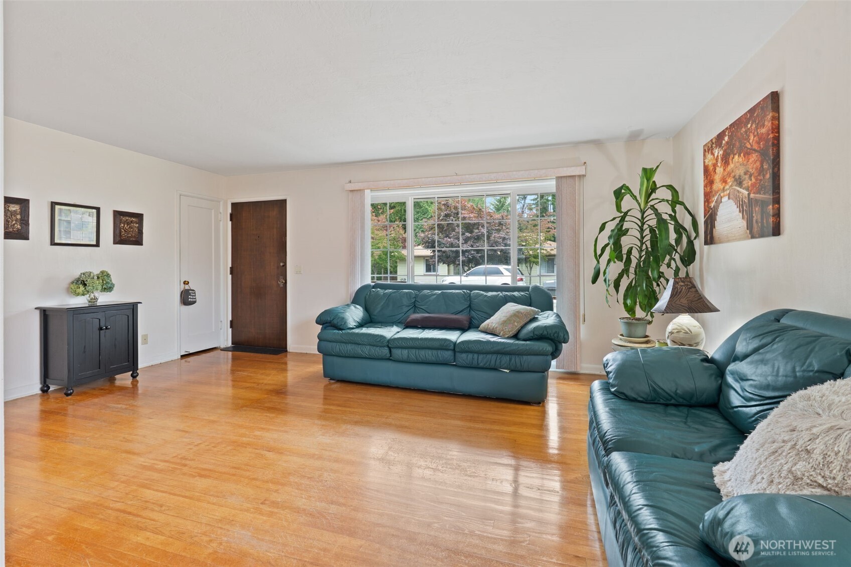630 N Constitution Avenue Property Photo 6