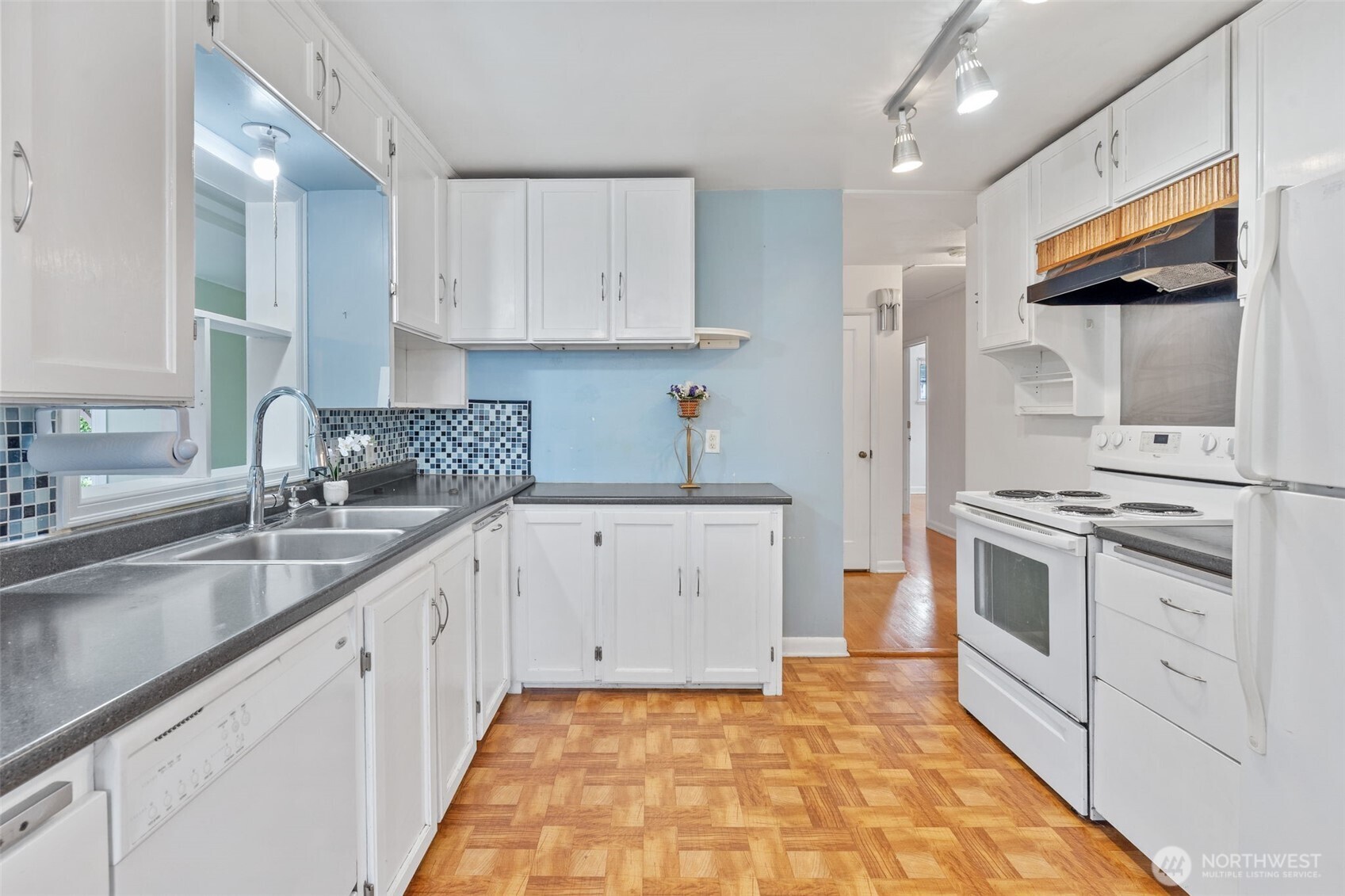 630 N Constitution Avenue Property Photo 12