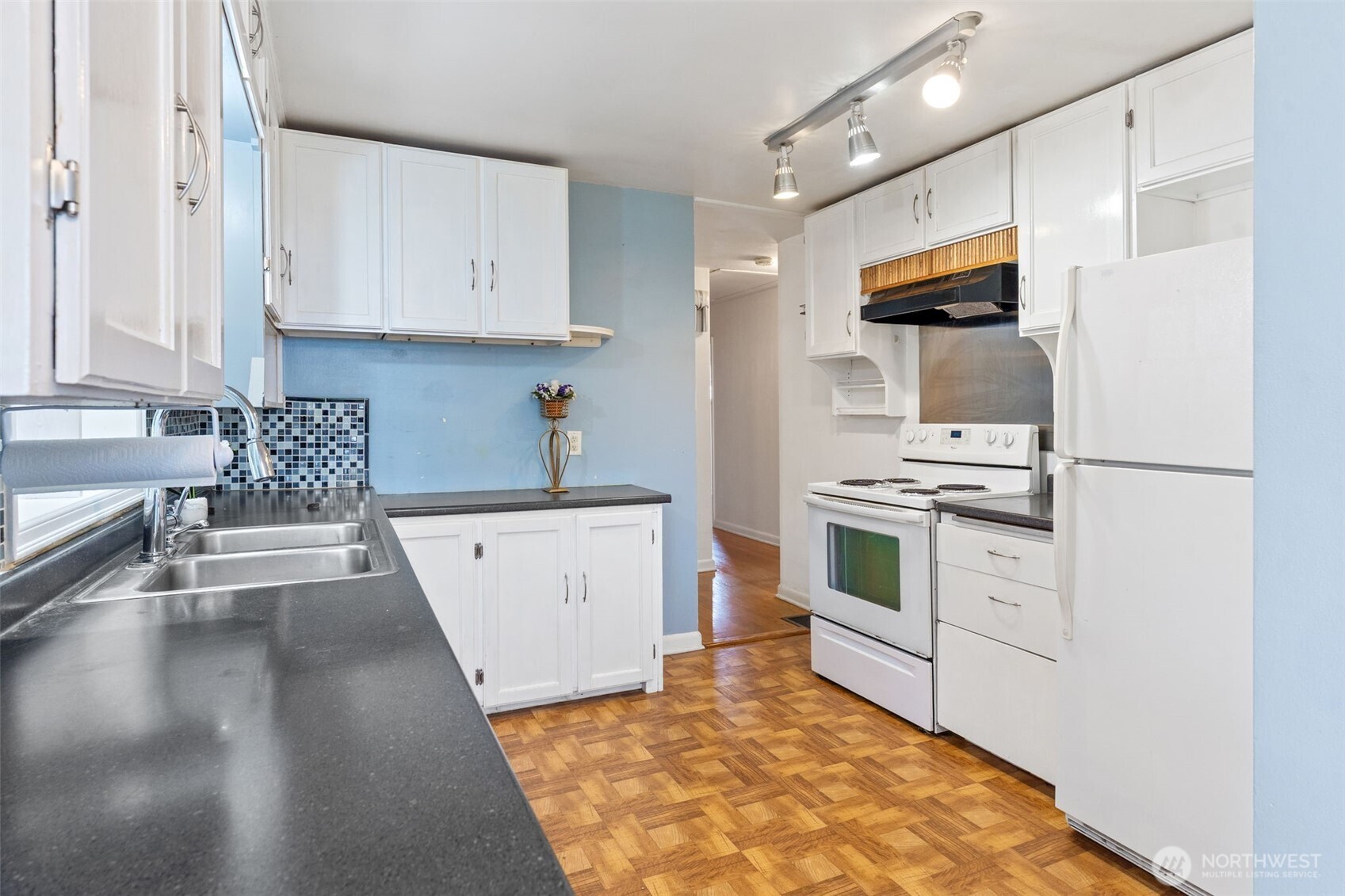 630 N Constitution Avenue Property Photo 13
