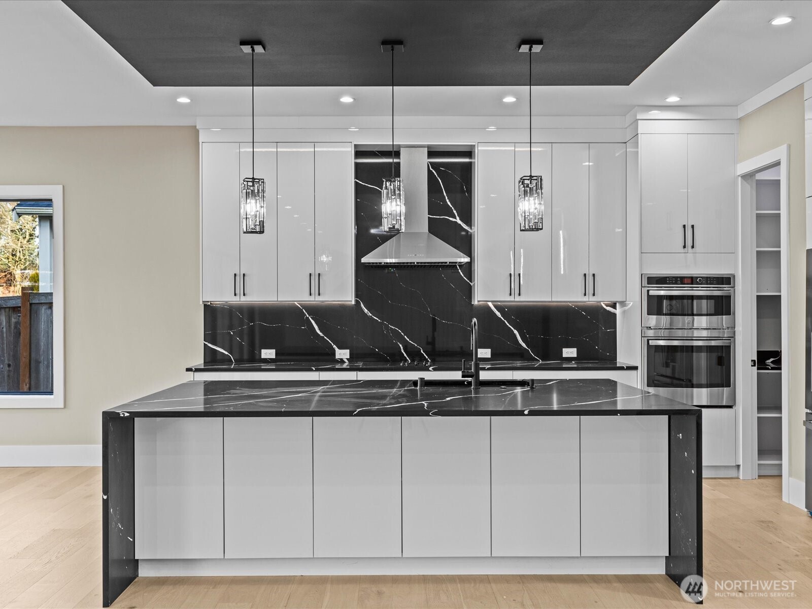 20921 1st Place Property Photo 5