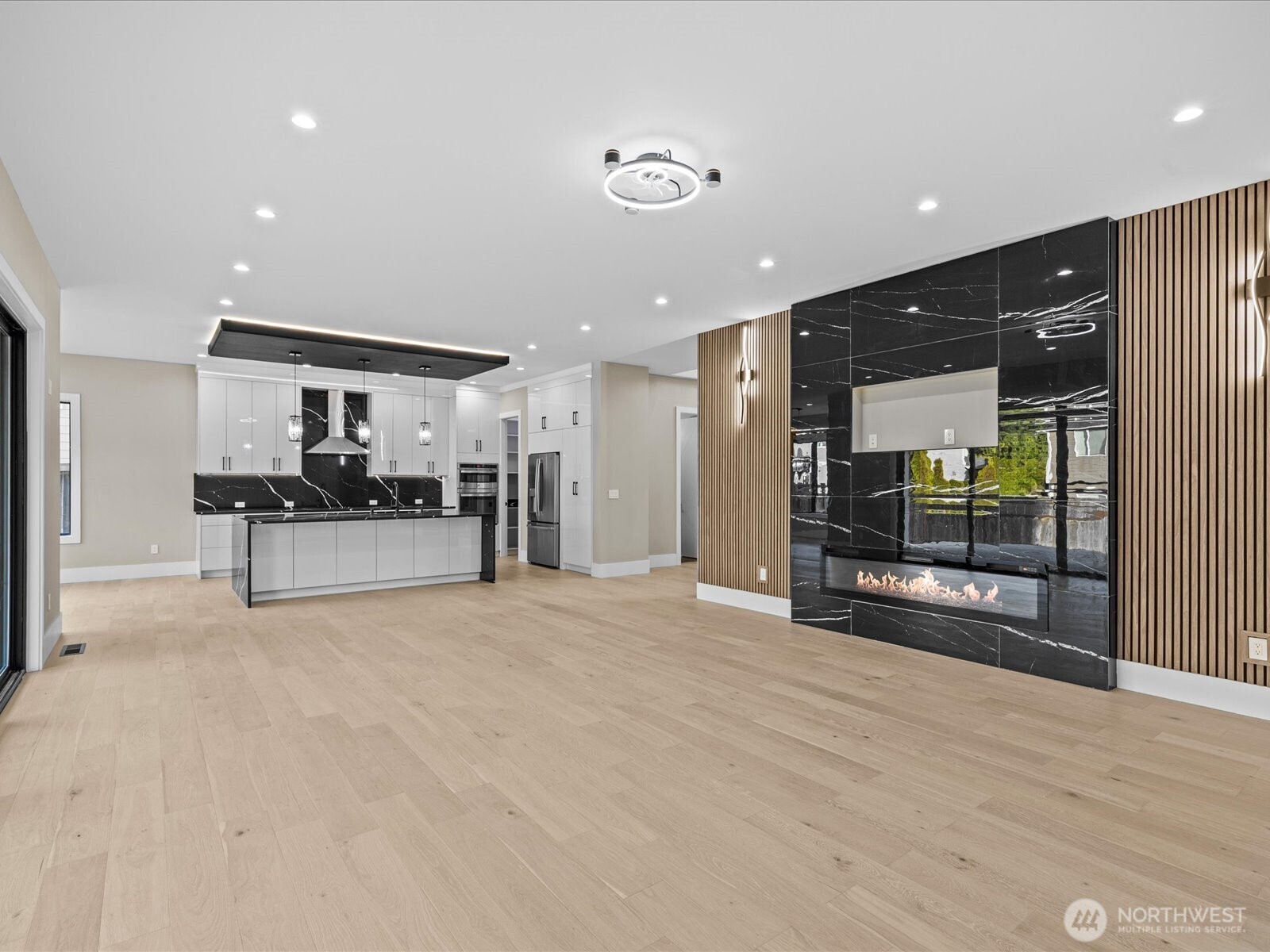 20921 1st Place Property Photo 12