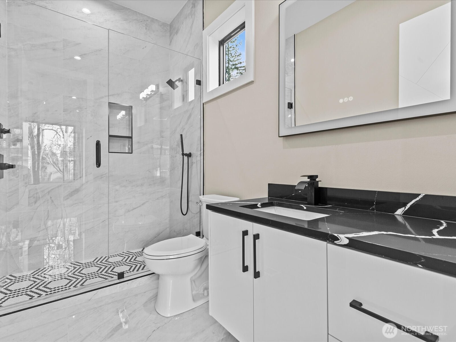 20921 1st Place Property Photo 16