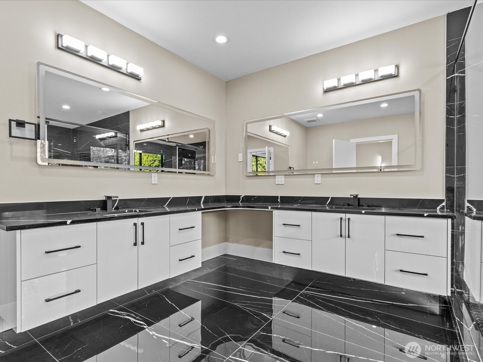 20921 1st Place Property Photo 25