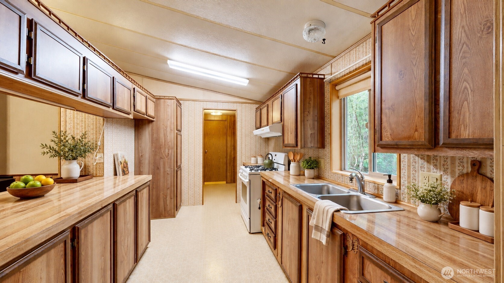 10541 Fairview Boulevard Property Photo 6