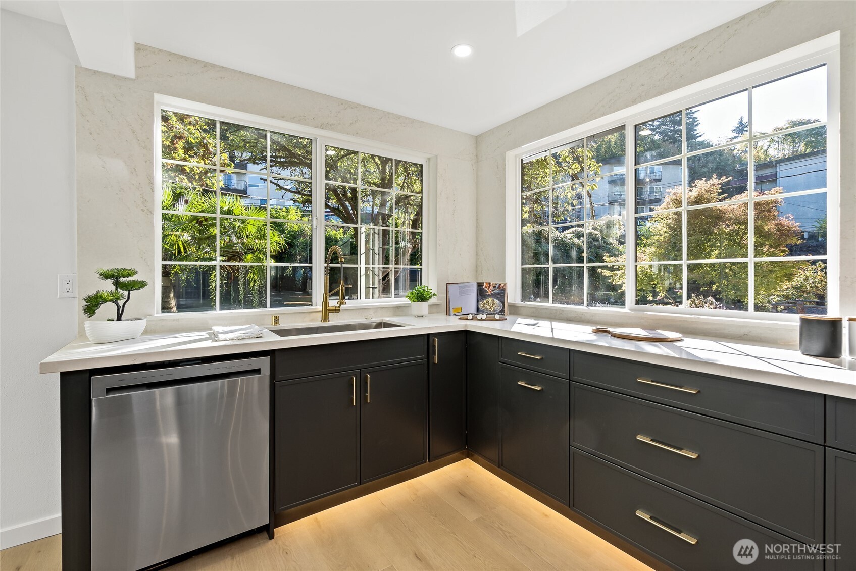 6775 Murray Avenue Property Photo 13