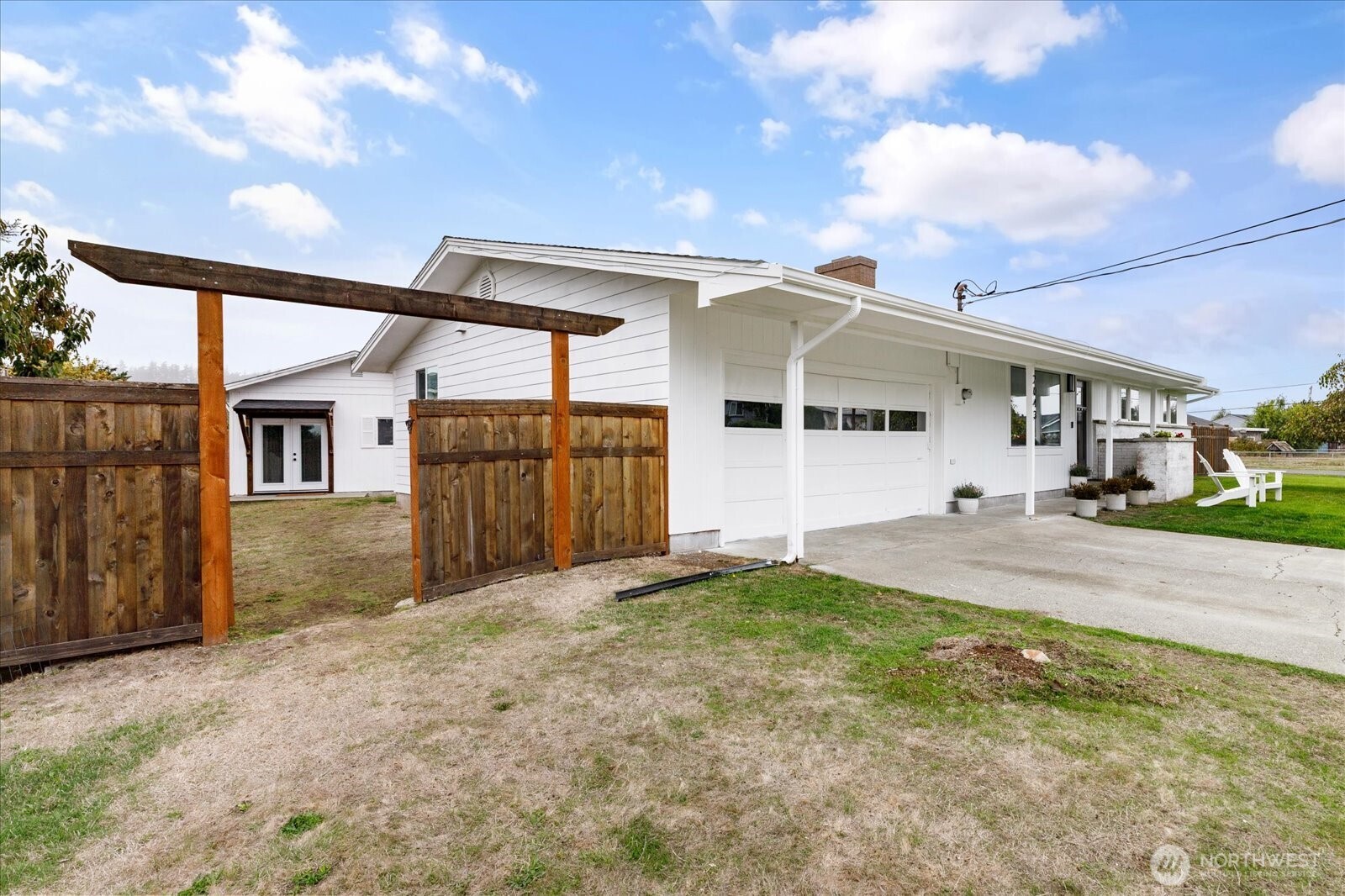 2043 Sw Dillard Lane Property Photo 3