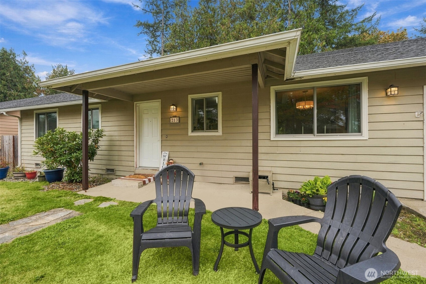 213 3rd Street Property Photo 4