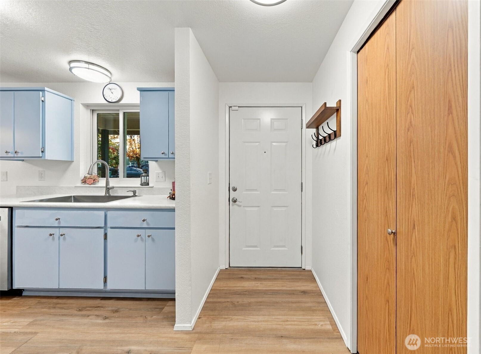 213 3rd Street Property Photo 5