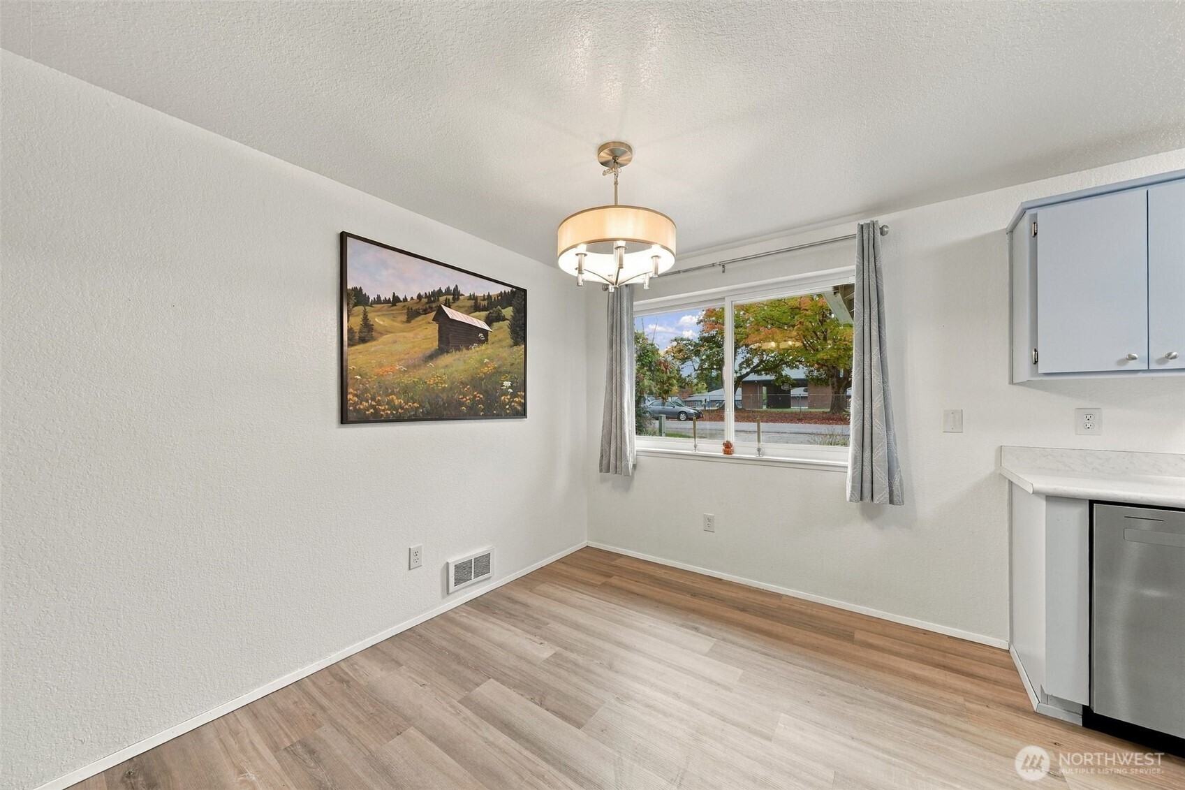 213 3rd Street Property Photo 8