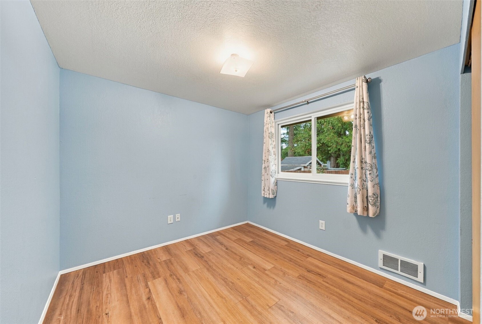 213 3rd Street Property Photo 16