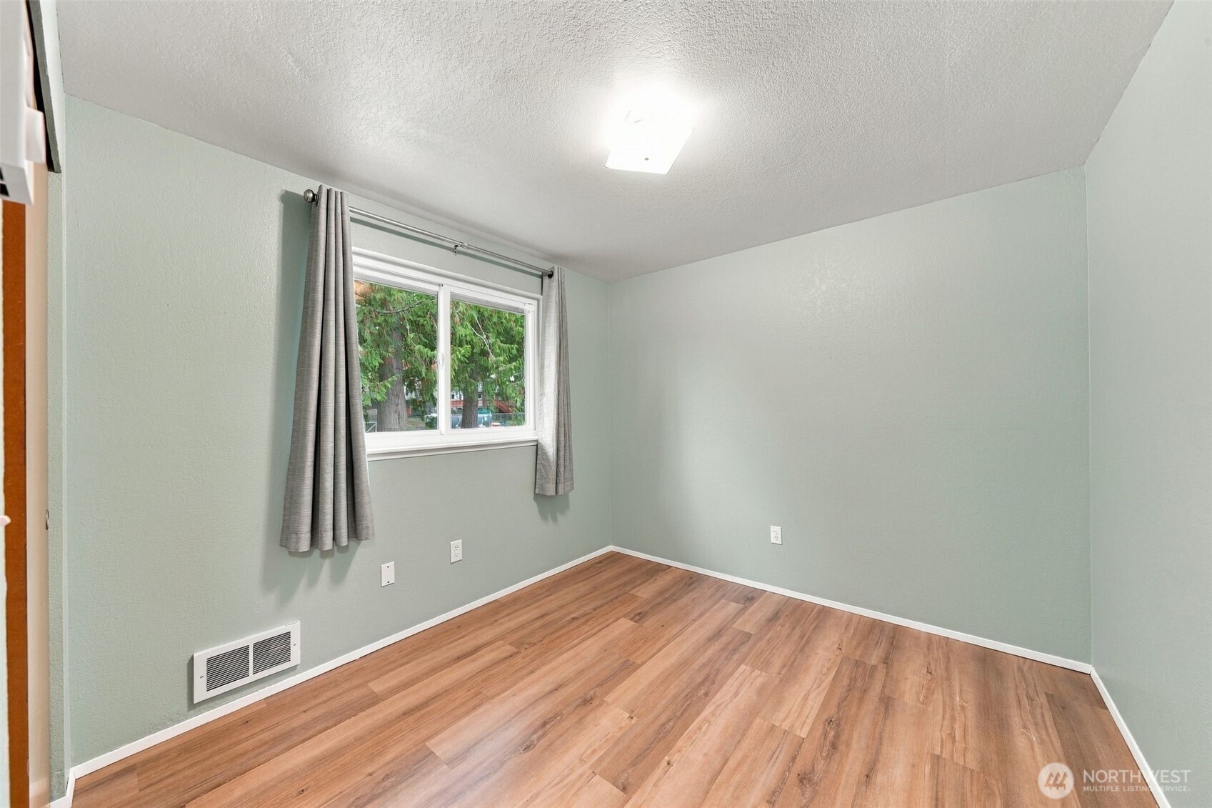 213 3rd Street Property Photo 18