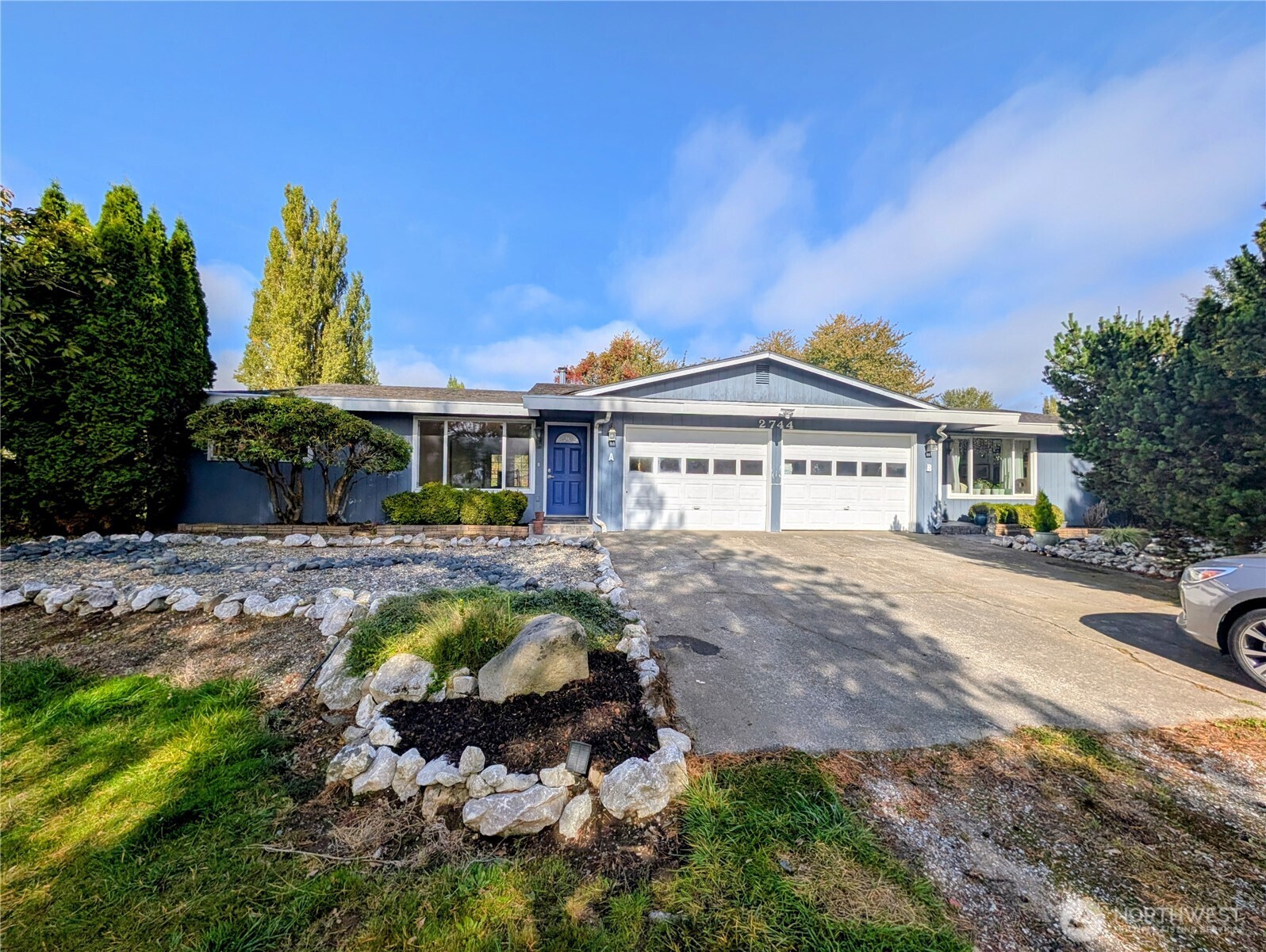 2744 Mountain View Road B Property Photo 1
